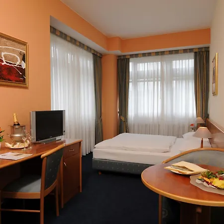 Western President Otel 4*